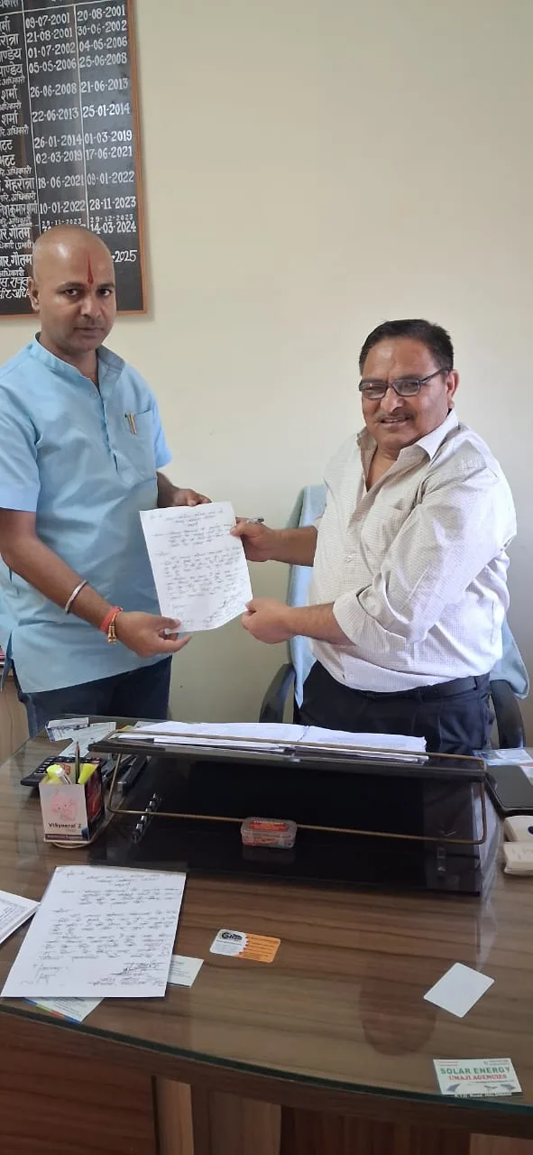 जंगल से सटे गांवों में सोलर लाइट लगाने की माँग, उरेड़ा अधिकारी को ज्ञापन सौंपा