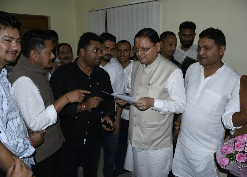 जनता से मिले मुख्यमंत्री धामी, समस्याओं के त्वरित निस्तारण के दिए निर्देश