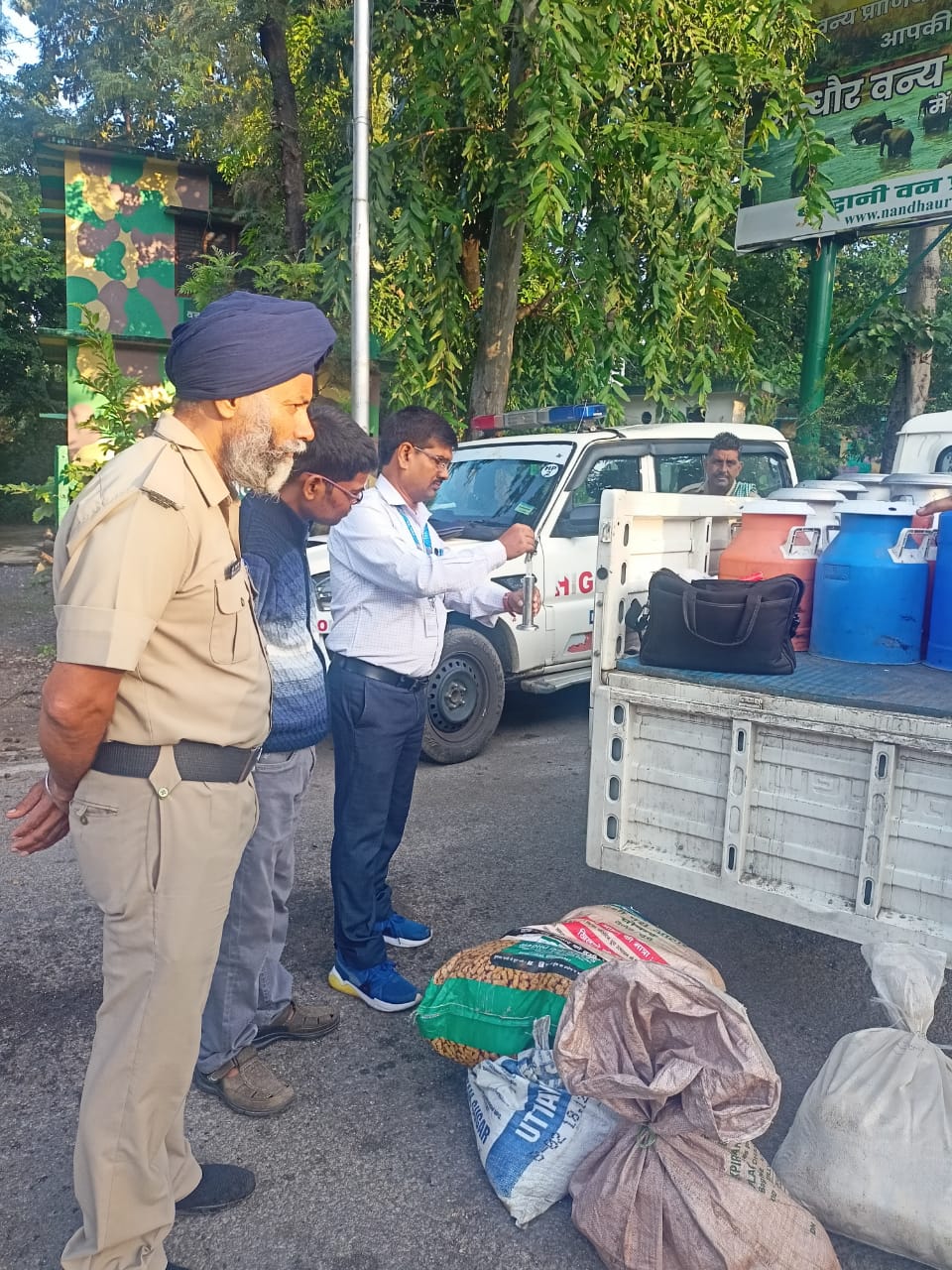 त्योहारों पर मिलावटखोरों पर सख्ती: कालाढूंगी में खाद्य विभाग की कार्रवाई, चार नमूने जांच को भेजे