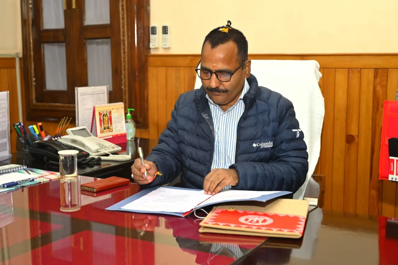 नैनीताल में नए जिलाधिकारी ललित मोहन रयाल ने संभाला कार्यभार