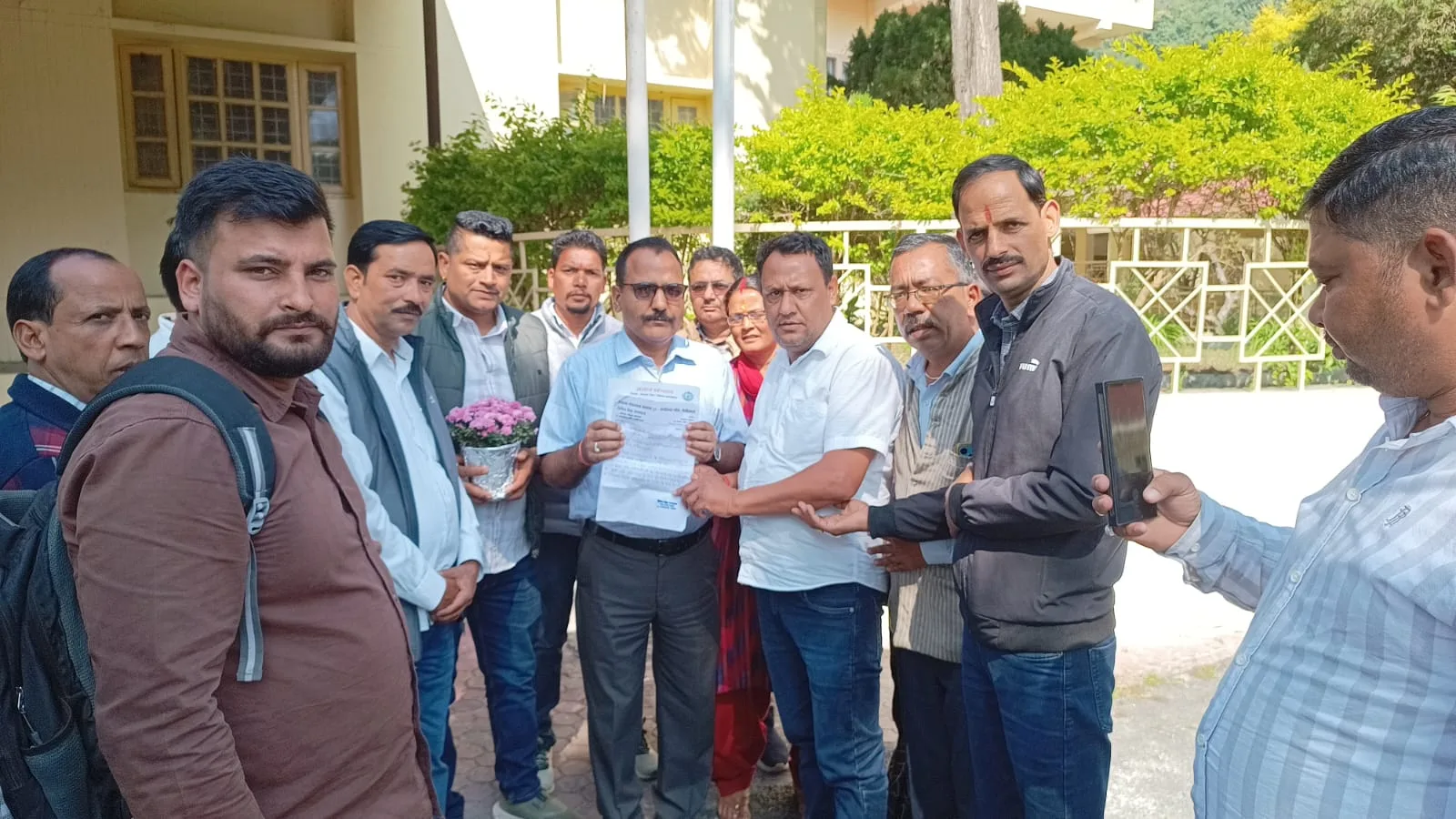 भीमताल के ग्राम प्रधानों ने जिला विकास प्राधिकरण पर जताया विरोध, ग्रामीणों के उत्पीड़न का लगाया आरोप