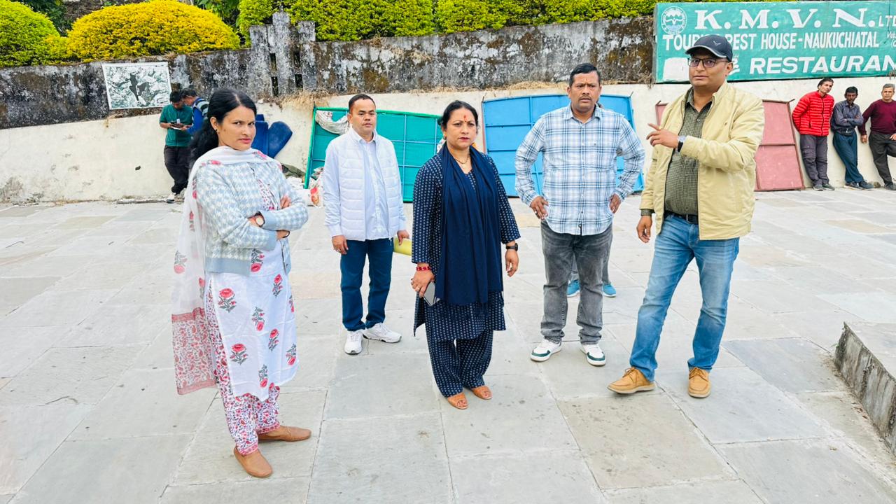 वार्ड में अधिशासी अधिकारी ने किया विकास कार्यों का निरीक्षण