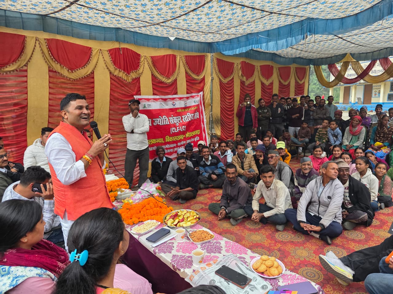 विधायक कैड़ा ने ओखलकांडा ब्लॉक के गांवों का दौरा कर सुनी ग्रामीणों की समस्याएं, कहा— ल्वाड डोबा से गौनियारों तक होगा डामरीकरण कार्य