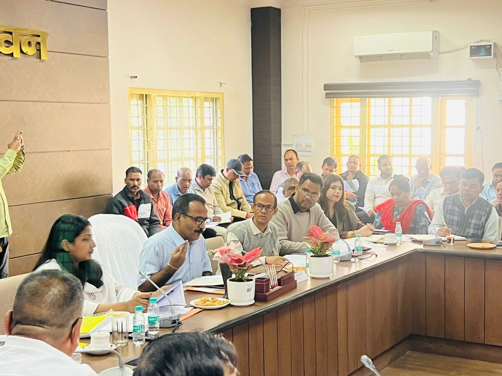 समयबद्धता, पारदर्शिता और गुणवत्ता के साथ कार्य करें अधिकारी : डी एम रयाल