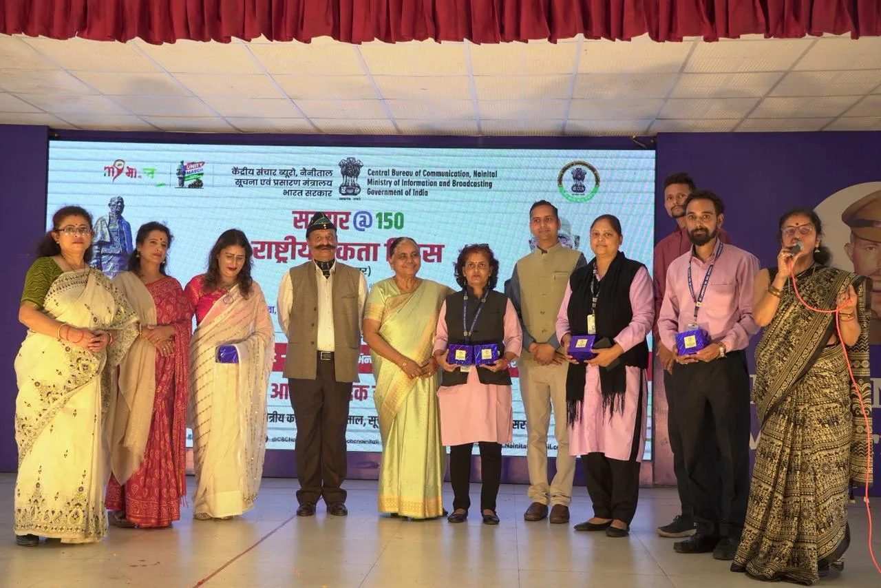 स्वतंत्रता सेनानियों और वीर सैनिकों के परिजनों को केंद्रीय संचार ब्यूरो ने किया सम्मानित