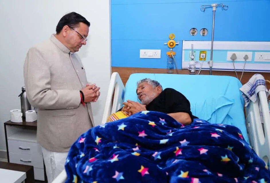 मुख्यमंत्री धामी ने श्री मंहत इन्दिरेश अस्पताल में भर्ती उक्रांद नेता दिवाकर भट्ट का हाल-चाल जाना