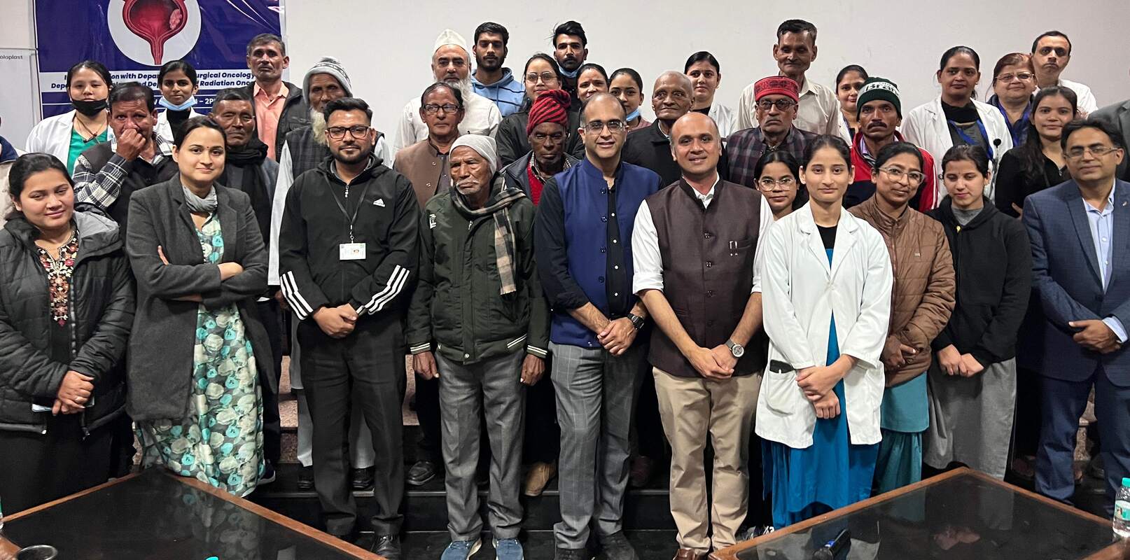 श्री महंत इन्दिरेश अस्पताल में एक सुर में बोले कैंसर योद्धा- कैंसर से डरना नहीं लड़ना है।