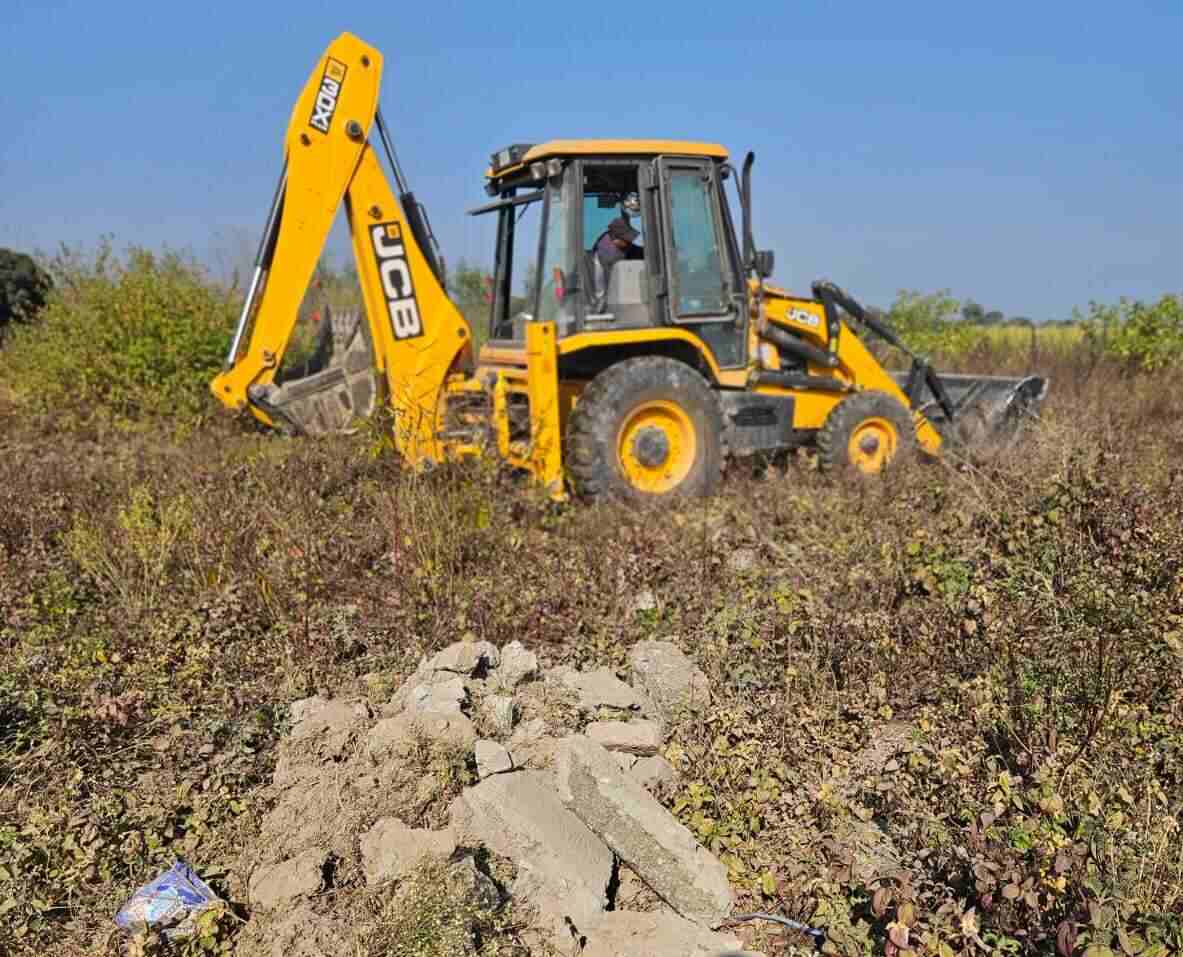 MDDA की सख्त कार्रवाई, अवैध प्लाटिंग और निर्माण पर चला बुलडोज़र, 22 बीघा में ध्वस्तीकरण