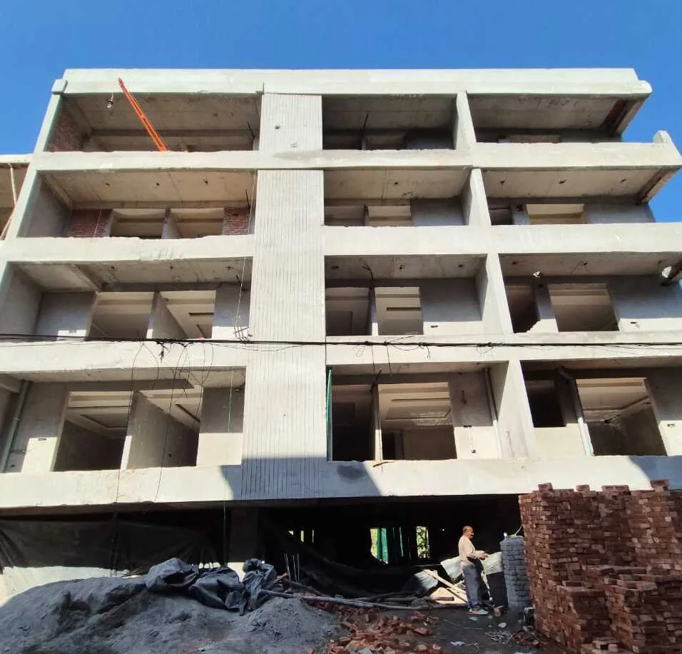 अवैध निर्माणों पर एमडीडीए की सख्त कार्रवाई, सहस्त्रधारा रोड, विधौली और कंडोली क्षेत्र में कई भवन सील