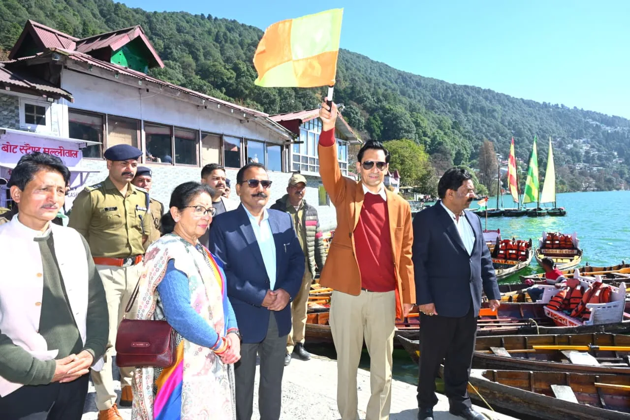 उत्तराखण्ड राज्य स्थापना दिवस पर नैनी झील में ‘रिगाटा’ और ‘दीपदान’ का भव्य आयोजन