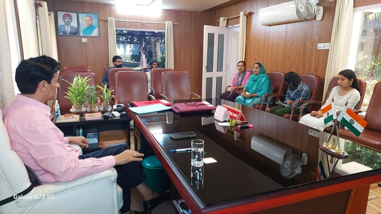 कुमाऊँ आयुक्त/मुख्यमंत्री के सचिव दीपक रावत ने जनता मिलन में सुनी जन समस्याएँ