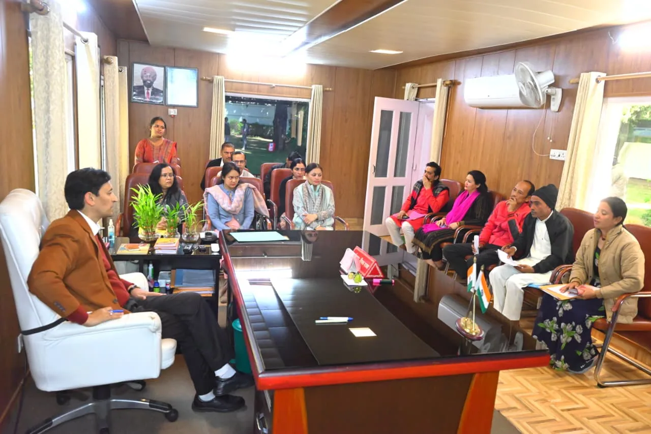 जनसुनवाई में जमीन विवाद, धोखाधड़ी व अवैध कब्जे के मामलों पर आयुक्त दीपक रावत की सख्ती