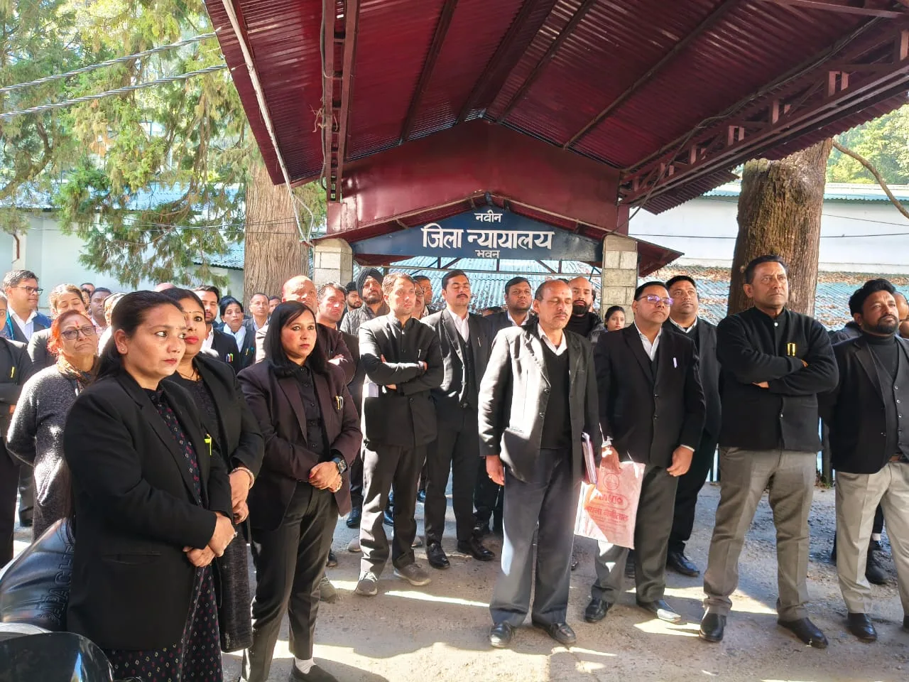 नैनीताल में अधिवक्ताओं का पूर्ण कार्य बहिष्कार, बार काउंसिल के आव्हान पर न्यायिक कार्य ठप
