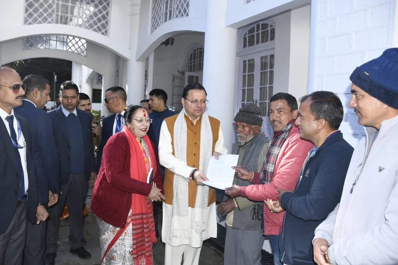 प्रशासनिक अकादमी नैनीताल में जनता दरबार, सौड़ के ग्रामीणों ने मुख्यमंत्री धामी के प्रति जताया आभार