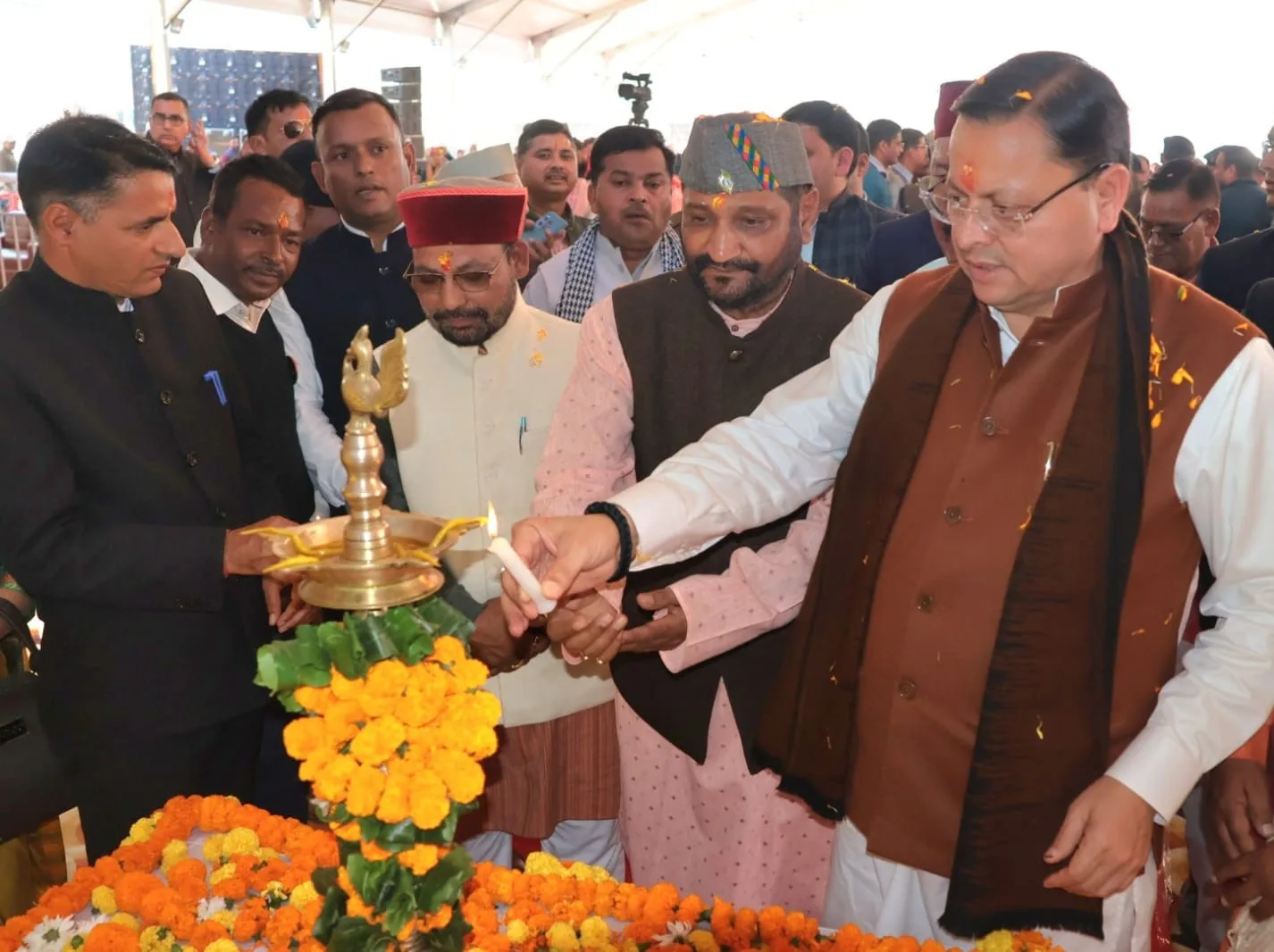 मुख्यमंत्री ने गौचर से 18 सीटर हेली सेवा शुरू करने समेत तीन बड़ी घोषणाएं की 