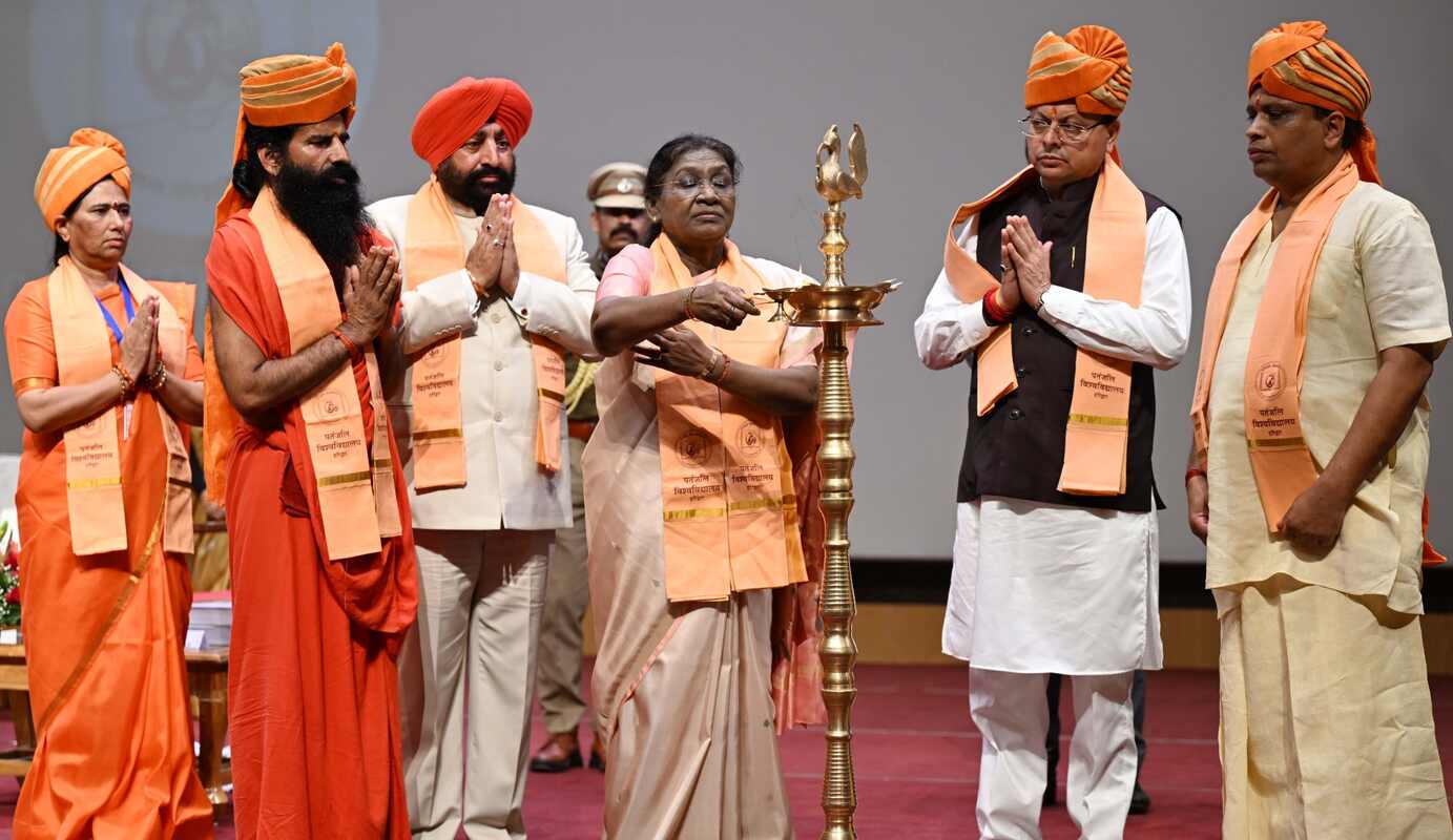 राष्ट्रपति द्रौपदी मुर्मु ने पतंजलि विश्वविद्यालय के दीक्षांत समारोह में 1454 विद्यार्थियों को प्रदान की उपाधि