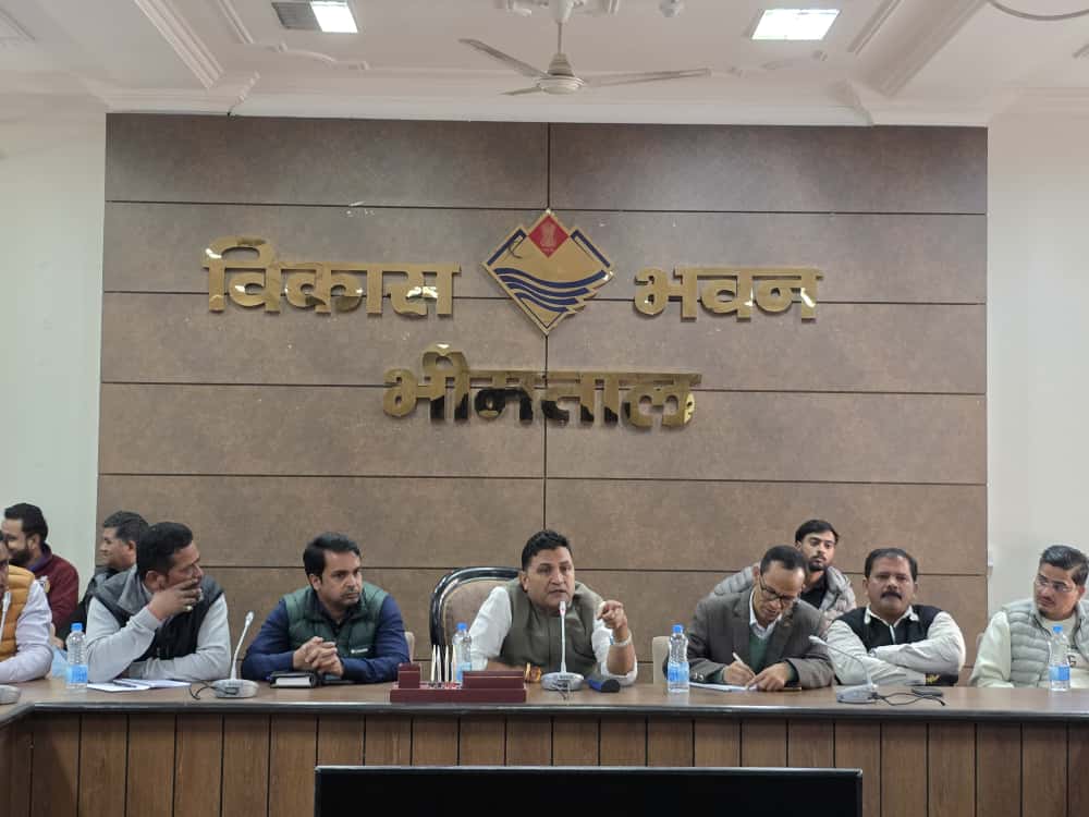 विधायक कैड़ा ने विकास कार्यों की समीक्षा बैठक ली, अधिकारियों को दी गति लाने की हिदायत