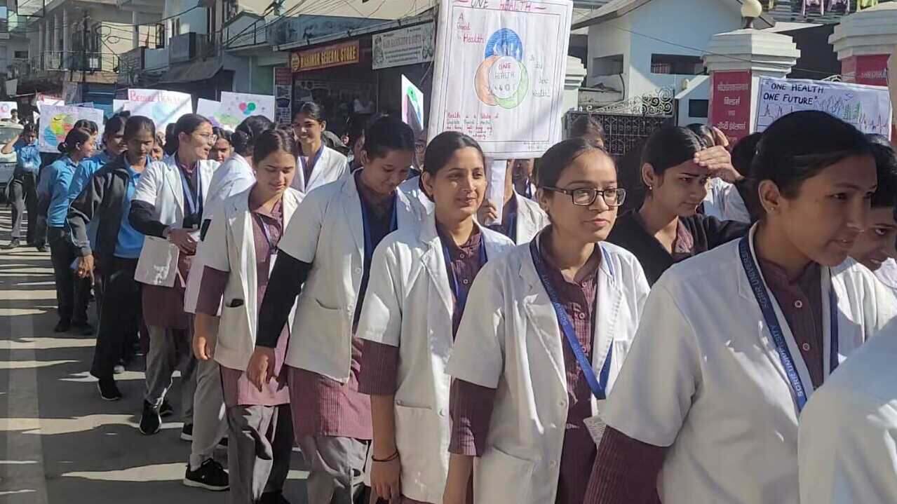 श्री गुरु राम राय मेडिकल काॅलेज और ICMR-IAPSM ने वन हेल्थ वन नेशन विषय पर निकाली जागरूकता रैली