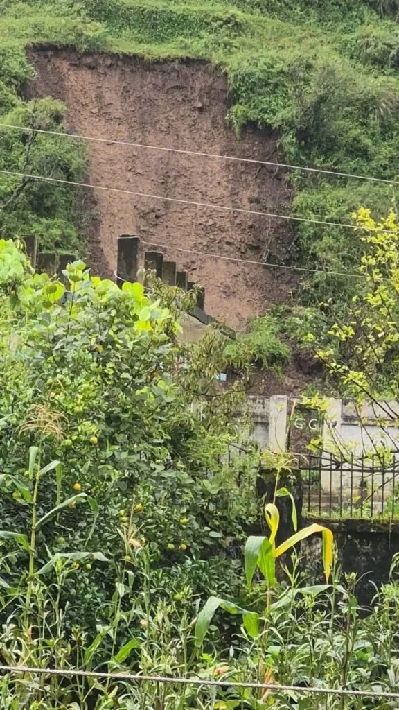 समाजसेवियों की पहल से राजकीय बालिका इंटर कॉलेज भवाली को भूस्खलन के खतरे से मिली राहत