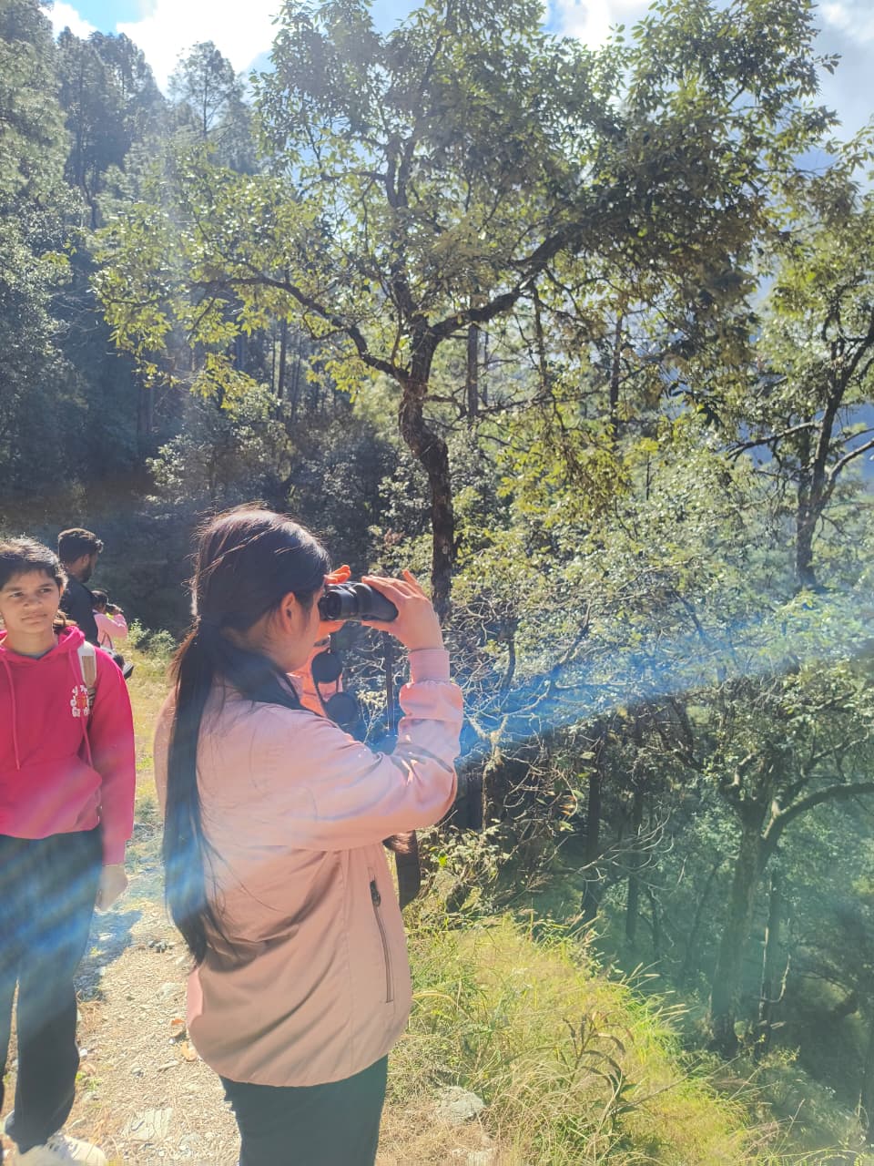 स्थापना दिवस पर युवाओं ने किया ट्रैक, सीखे प्राथमिक उपचार और बर्ड वॉचिंग के गुर