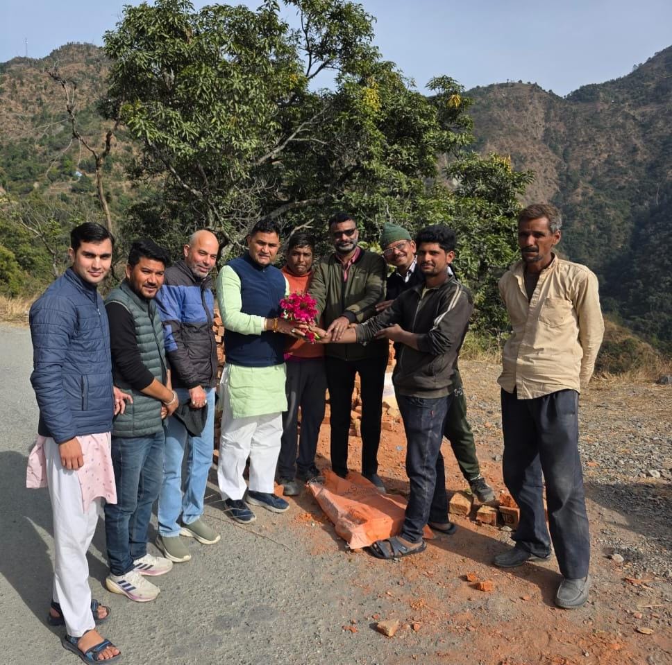 गावों में विधायक कैड़ा का जनसंपर्क अभियान, ग्रामीणों की समस्याओं के त्वरित समाधान के निर्देश