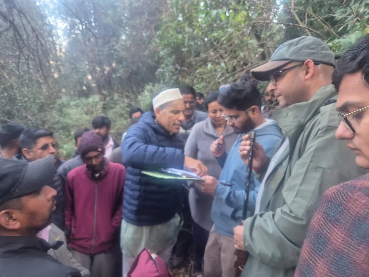 बाघ हमले में हरीश पनेरु ने जताया आक्रोश, 10 लाख मुआवजा व नौकरी की मांग