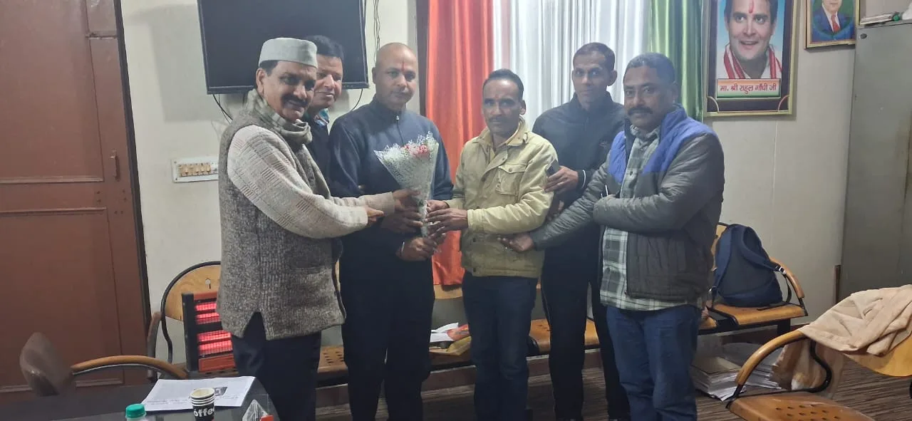 भीमताल ग्रामीण ब्लॉक कांग्रेस की बैठक, विधानसभा प्रभारी मनोज शर्मा का जोरदार स्वागत