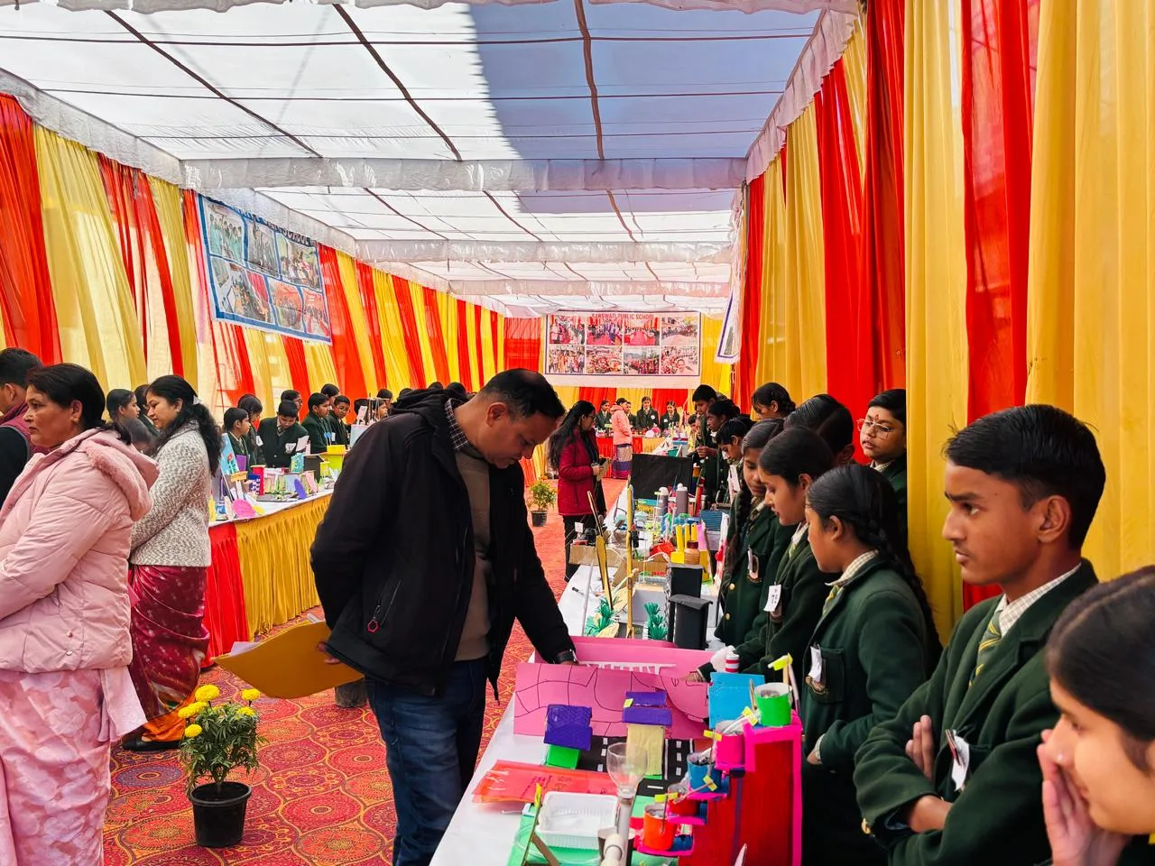 सरस्वती पब्लिक स्कूल, निशौला में विज्ञान प्रदर्शनी का सफल आयोजन