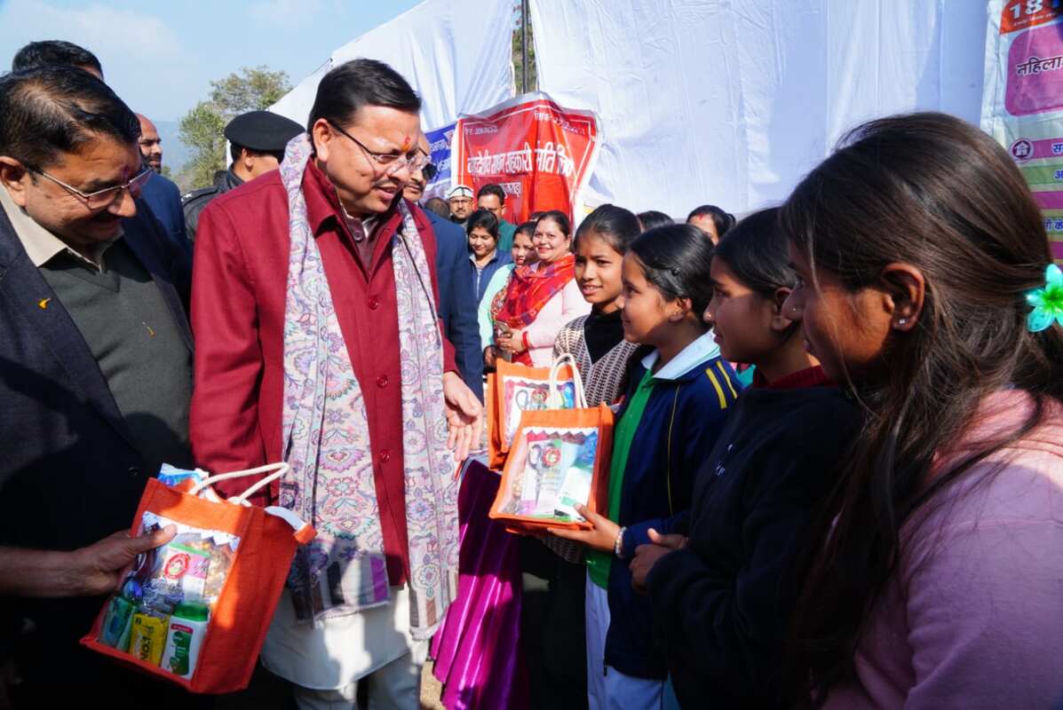 जन-जन की सरकार, जन-जन के द्वार: मुख्यमंत्री ने खैरीमान सिंह में आयोजित शिविर का किया निरीक्षण