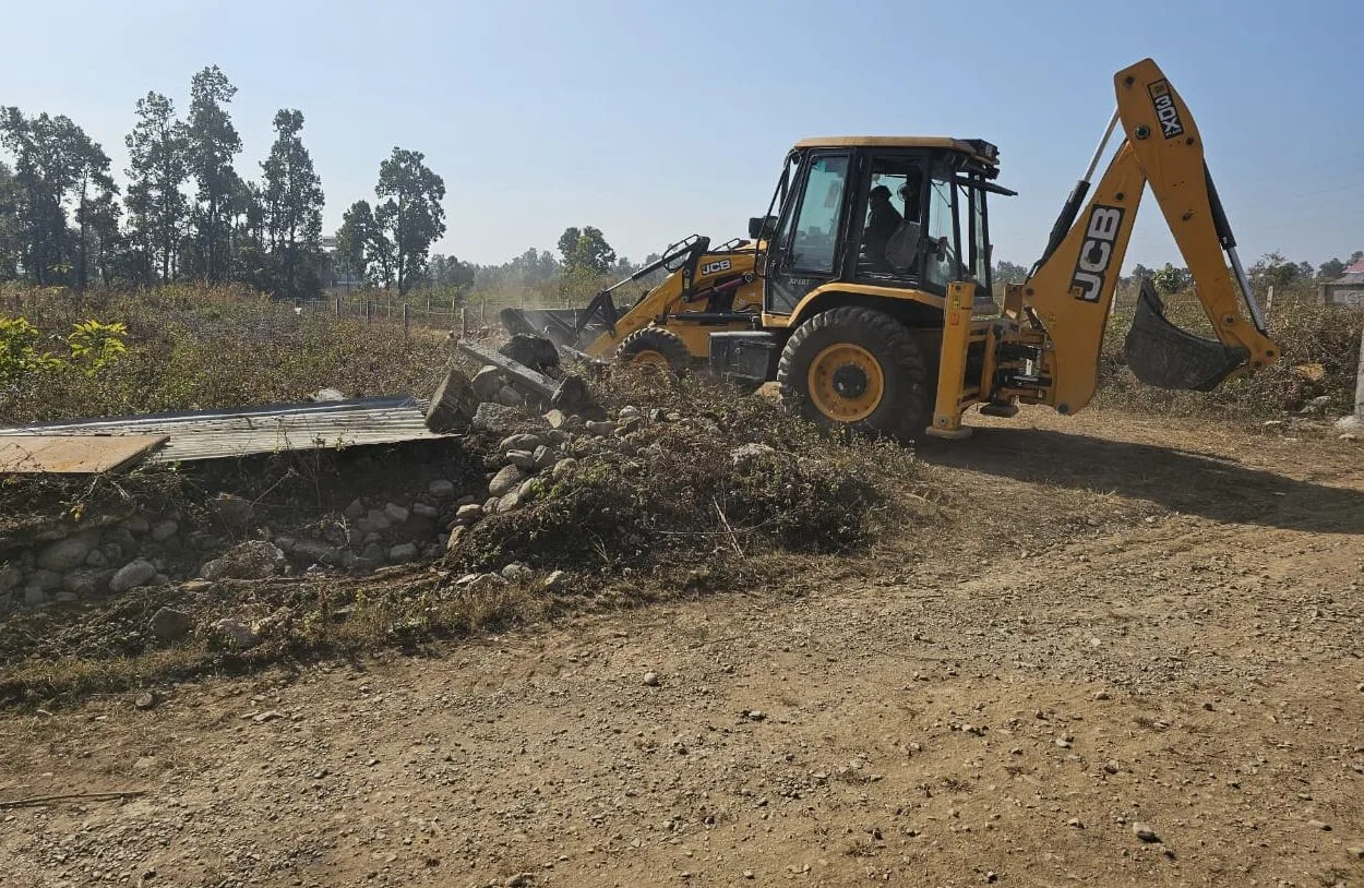 MDDA की अवैध प्लॉटिंग पर बड़ी कार्रवाई, 10 बीघा भूमि पर चला ध्वस्तीकरण अभियान