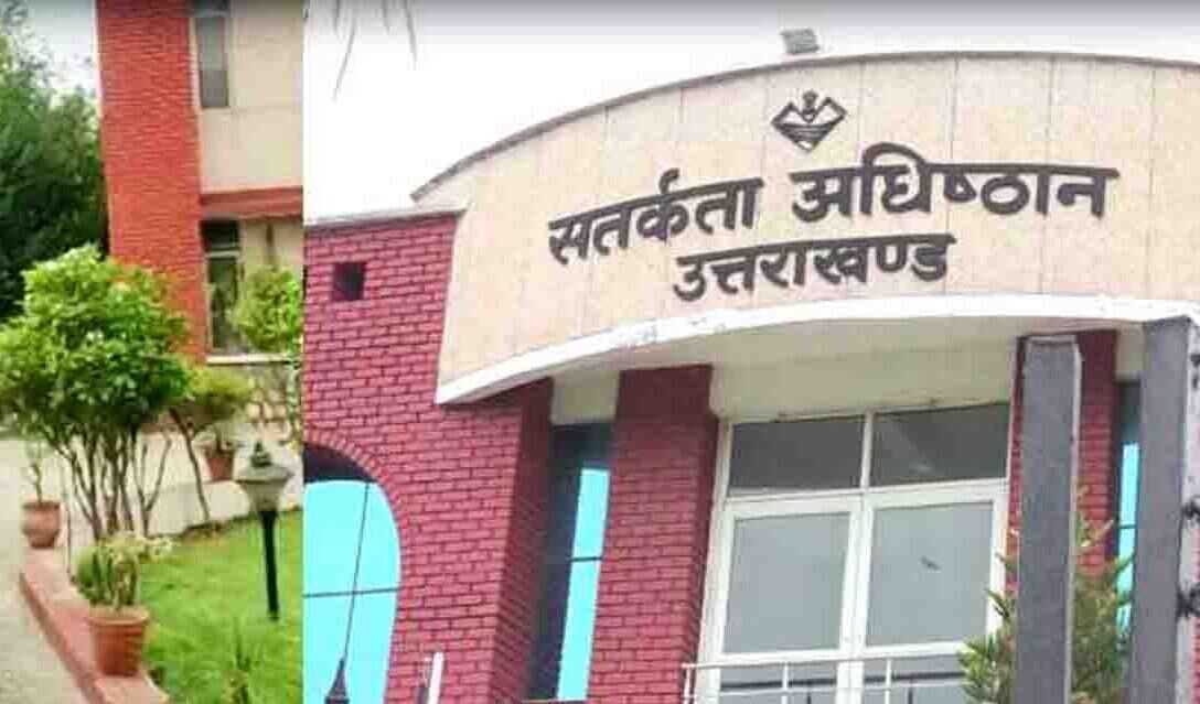 जिला पूर्ति अधिकारी और पीए 50 हजार रुपए रिश्वत लेते रंगे हाथ गिरफ्तार