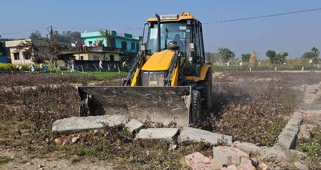 MDDA की बड़ी कार्रवाई : 40 बीघा अवैध प्लॉटिंग पर चला बुलडोज़र
