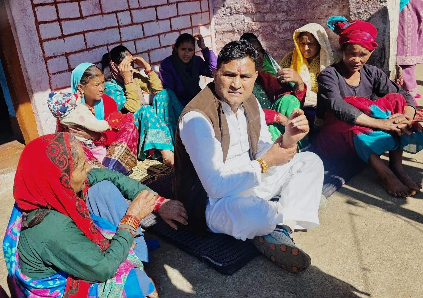 ओखलकांडा ब्लॉक के गांवों में पहुंचे विधायक कैड़ा, ग्रामीणों की समस्याएं सुनीं