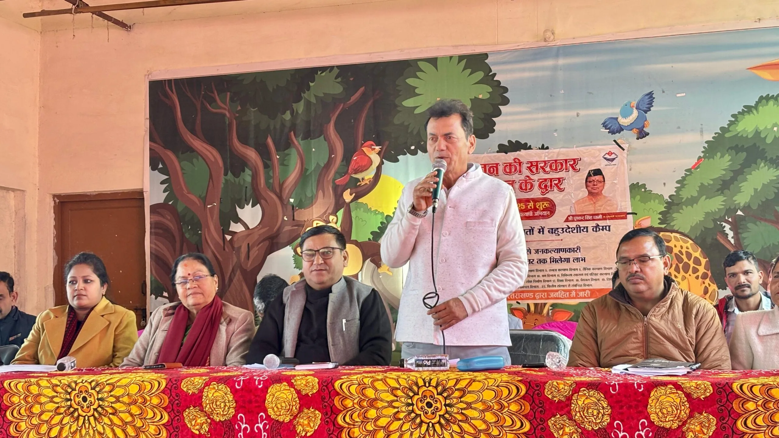 ओखलढुंगा में लगा “जन-जन की सरकार, जन-जन के द्वार” शिविर, 56 शिकायतों का मौके पर निस्तारण