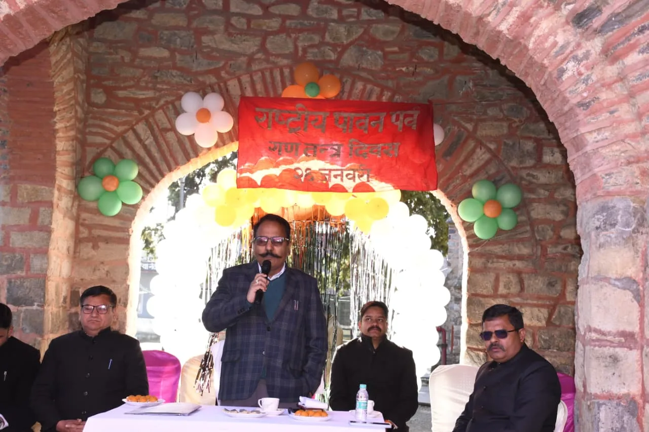 नैनीताल जिले में 77वां गणतंत्र दिवस हर्षोल्लास के साथ मनाया गया, प्रभात फेरियों व सांस्कृतिक कार्यक्रमों की धूम