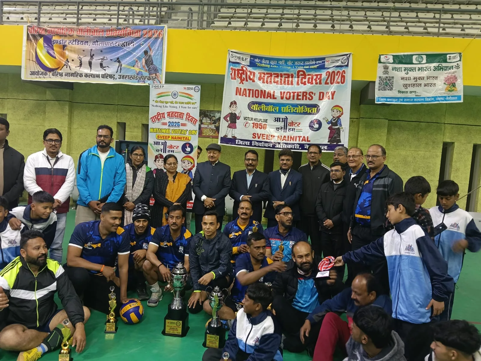 राष्ट्रीय मतदाता दिवस पर गौलापार में वरिष्ठ नागरिकों की वॉलीबाल प्रतियोगिता, नैनीताल टाइगर्स विजेता