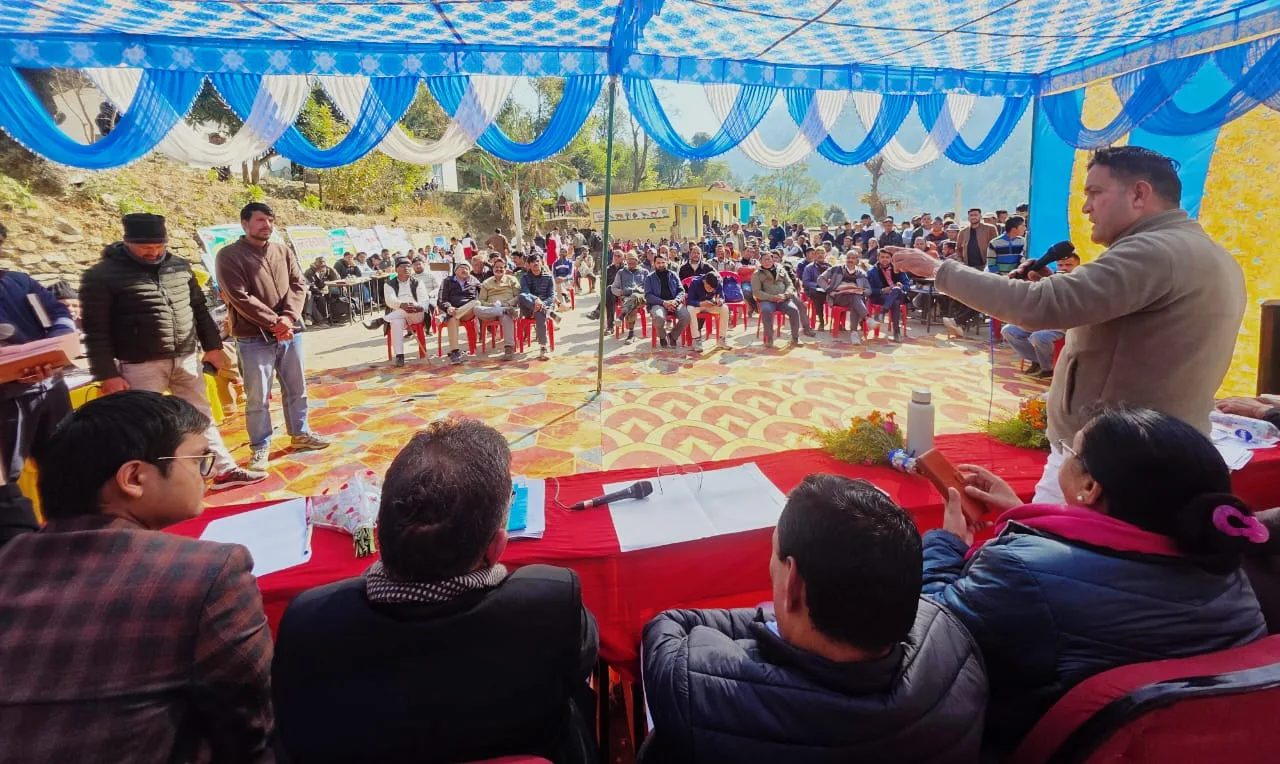 सरकार जनता के द्वार कार्यक्रम में विधायक कैड़ा ने सुनी ग्रामीणों की समस्याएं