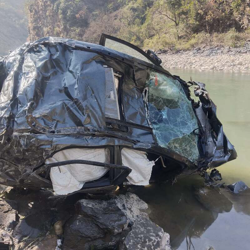 डामटा में कार यमुना में गिरी, सेना के जवान समेत दो युवकों की मौत