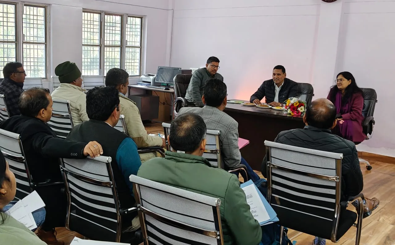 ओखलकांडा विकासखंड में शिक्षा गुणवत्ता को लेकर समीक्षा बैठक, बोर्ड परीक्षाओं की तैयारियों पर मंथन