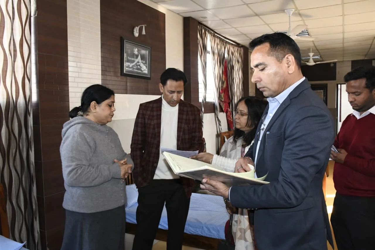 औचक निरीक्षण में खुली निर्वाण नशा मुक्ति केंद्र की पोल, आयुक्त ने लाइसेंस निरस्त करने के दिए निर्देश