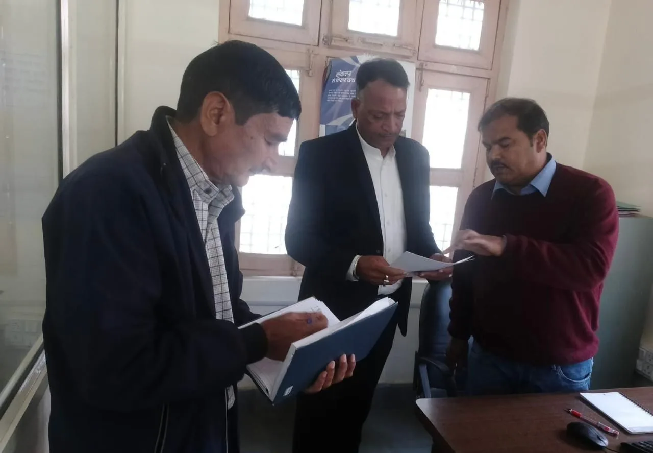 औचक निरीक्षण में सख्त दिखे सीडीओ, अनुपस्थित कार्मिक का वेतन रोकने के निर्देश