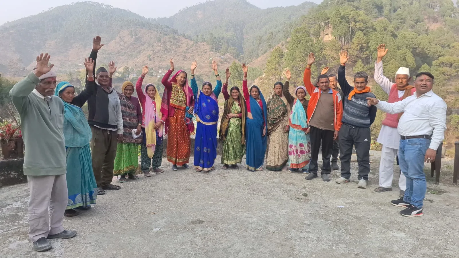 कुकना में फूटा जनआक्रोश: मूलभूत सुविधाओं की अनदेखी पर ग्रामीणों ने दी आंदोलन की चेतावनी