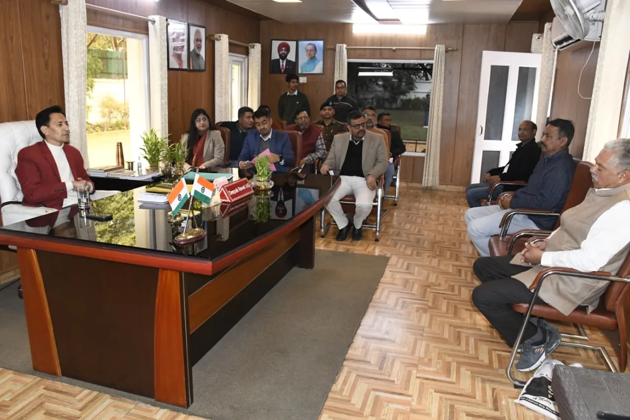 जनसुनवाई में आयुक्त दीपक रावत ने भूमि विवाद व जाम की समस्याओं पर दिए त्वरित कार्रवाई के निर्देश