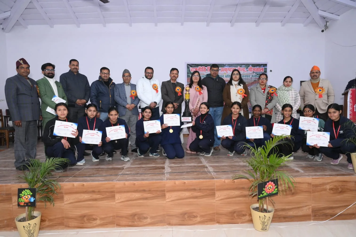 जिला स्तरीय संसद प्रतियोगिता में खुर्पाताल रहा अव्वल