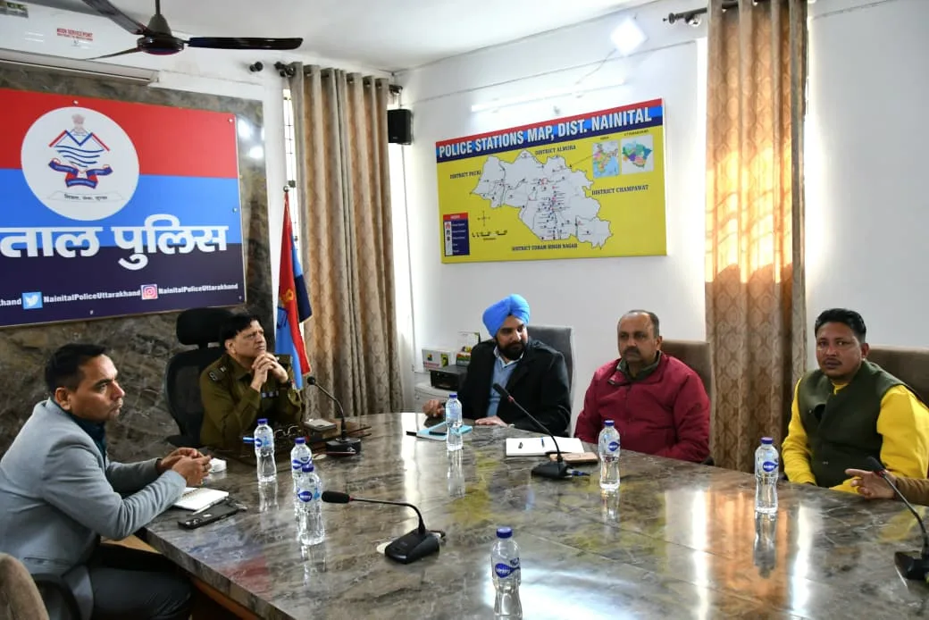 टैक्सी-मैक्सी चालकों की समस्याओं पर प्रशासन से वार्ता, चक्का जाम का आह्वान वापस लेने पर चर्चा