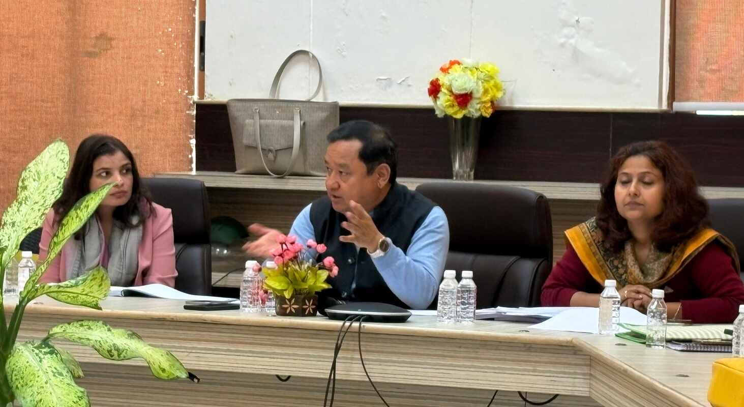 पलायन रोकने और स्वरोजगार को बढ़ावा देने के लिए प्रत्येक जनपद तैयार करे ठोस रणनीति