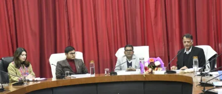 प्रभारी सचिव ने नैनीताल में विकास कार्यों की समीक्षा, जनोपयोगी योजनाओं का लाभ समय पर देने के निर्देश