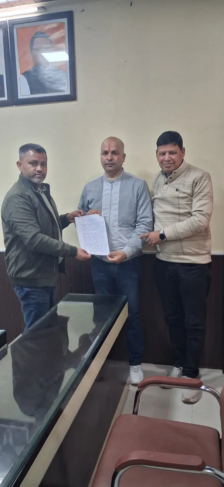 बेमौसमी बारिश व ओलावृष्टि से किसानों की आर्थिकी कमजोर, मंडी को निभानी होगी जिम्मेदारी: मनोज शर्मा