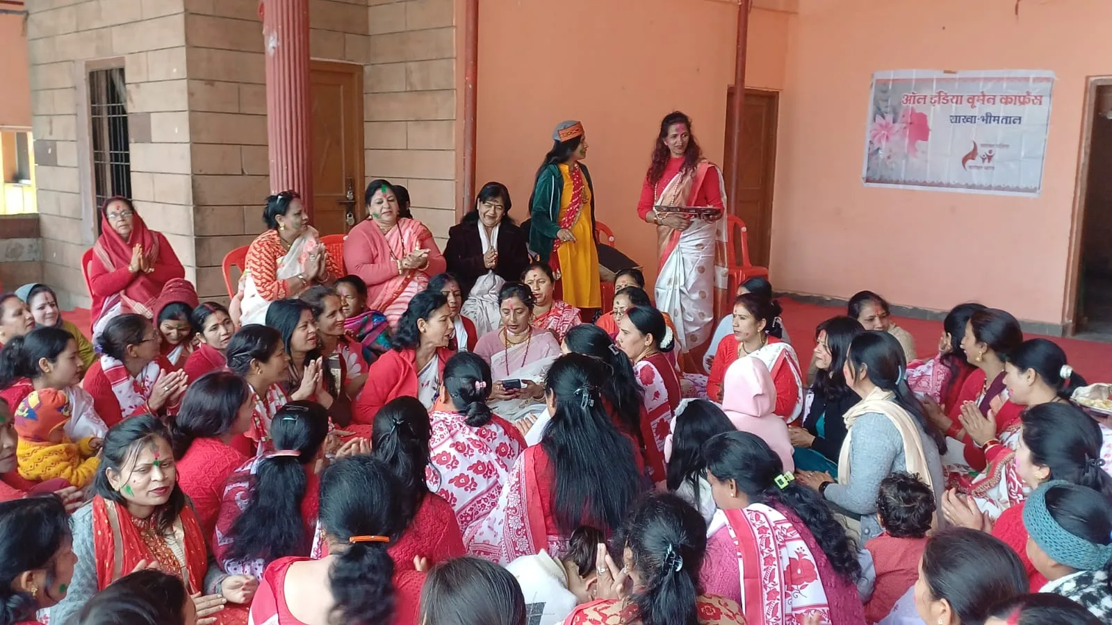 भीमताल में महिलाओं की होली की धूम