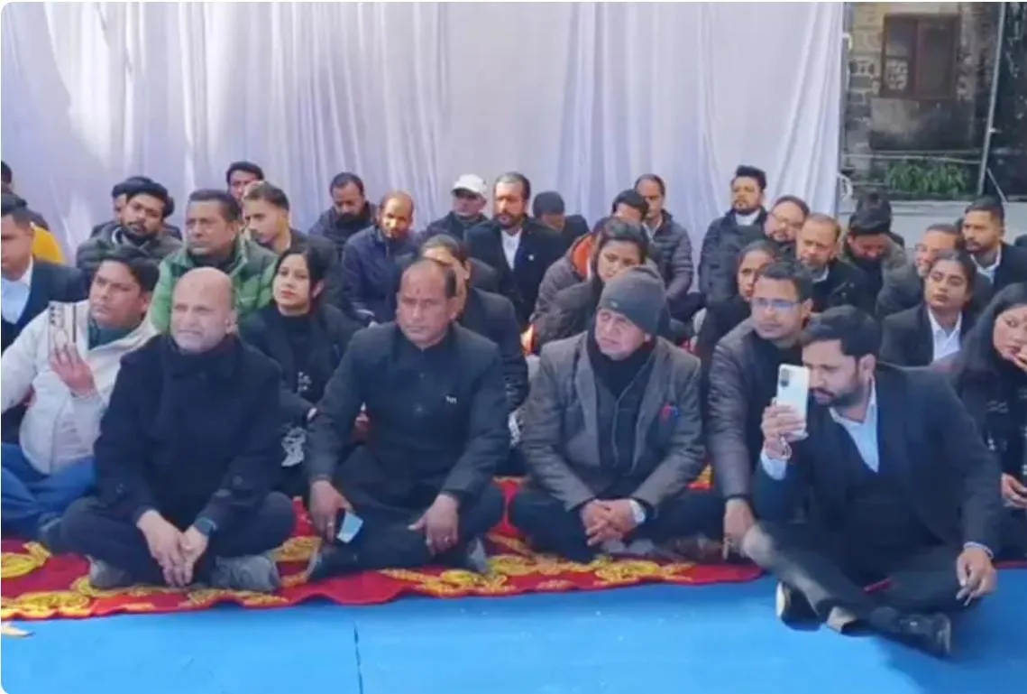 राजस्व अधिकारियों पर अभद्रता व भ्रष्टाचार के आरोप, अधिवक्ताओं का एक दिवसीय धरना